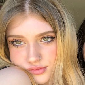 Meet your Posher, Lola